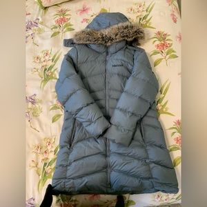 XL Blue Women’s Marmot 700 down parka